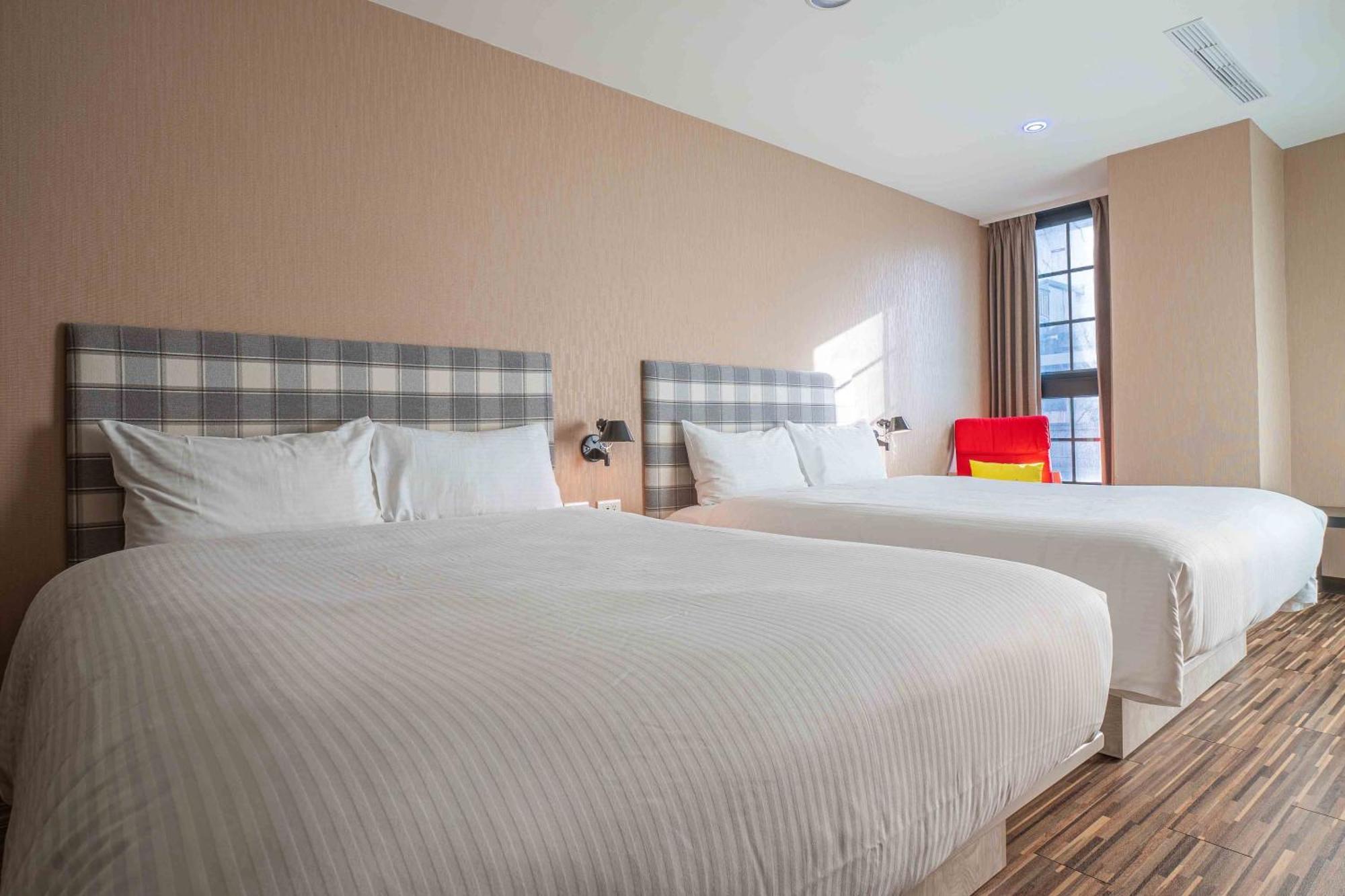Check Inn Taichung Ziyou Екстер'єр фото