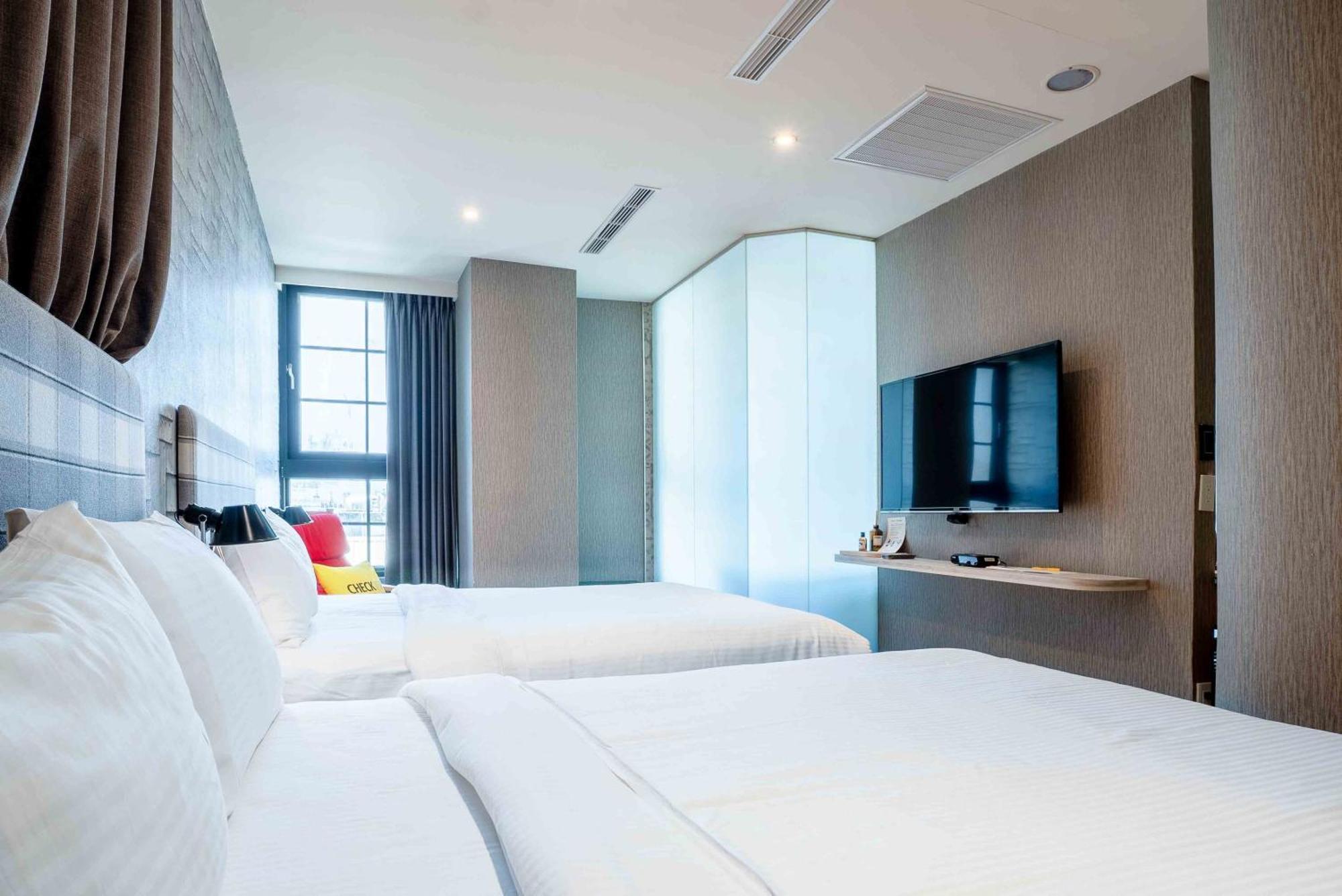 Check Inn Taichung Ziyou Екстер'єр фото
