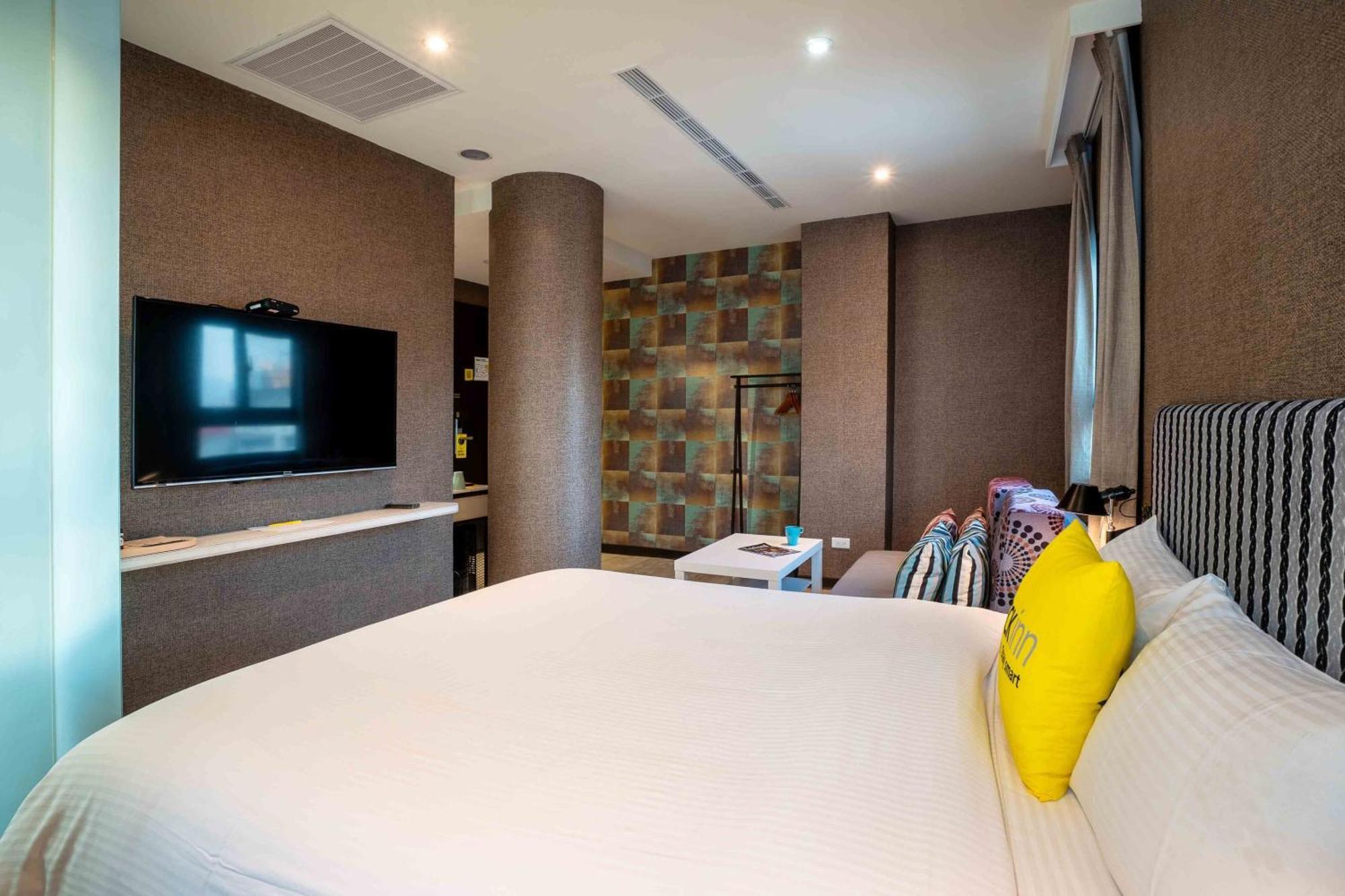 Check Inn Taichung Ziyou Екстер'єр фото