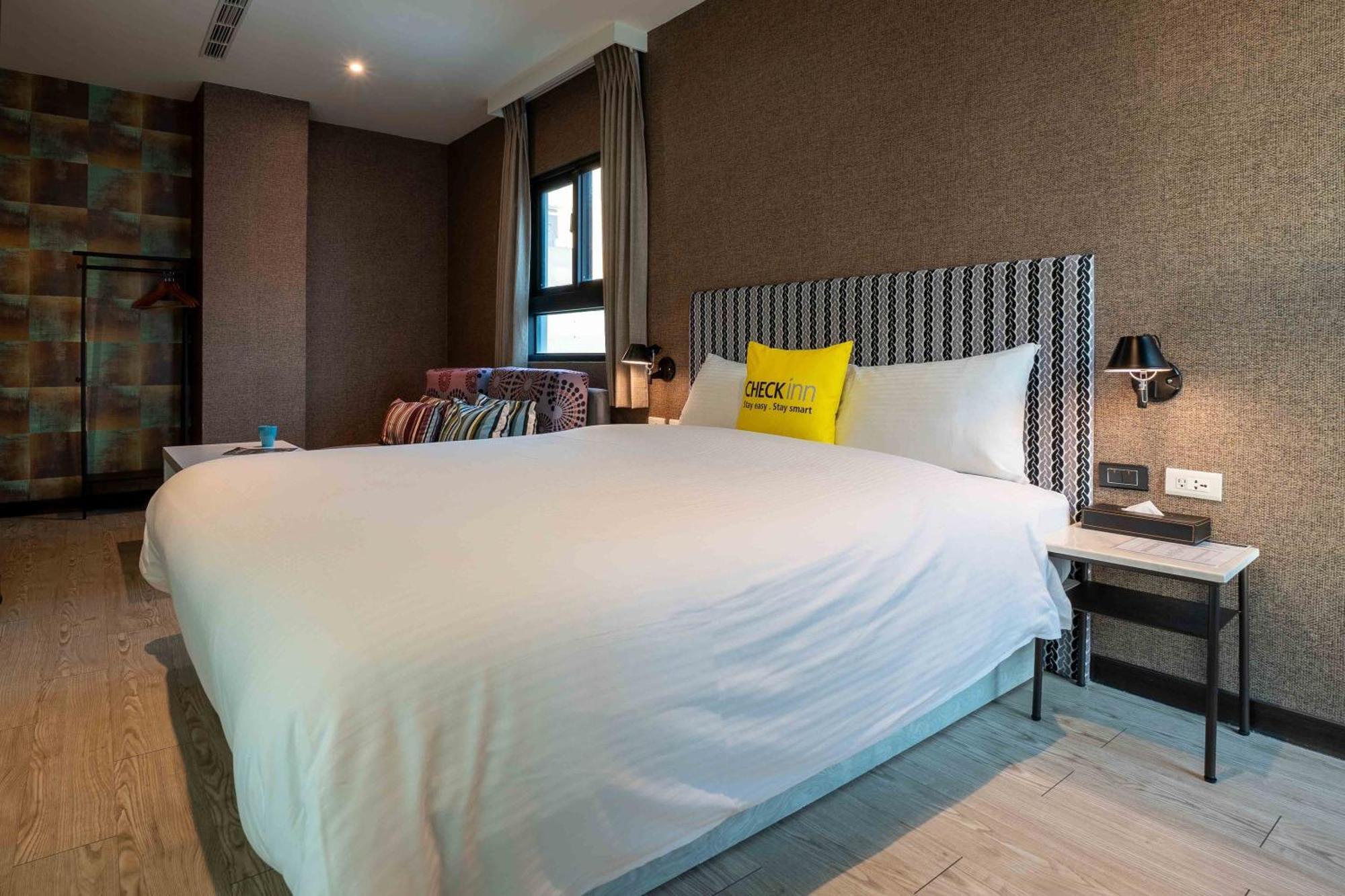 Check Inn Taichung Ziyou Екстер'єр фото