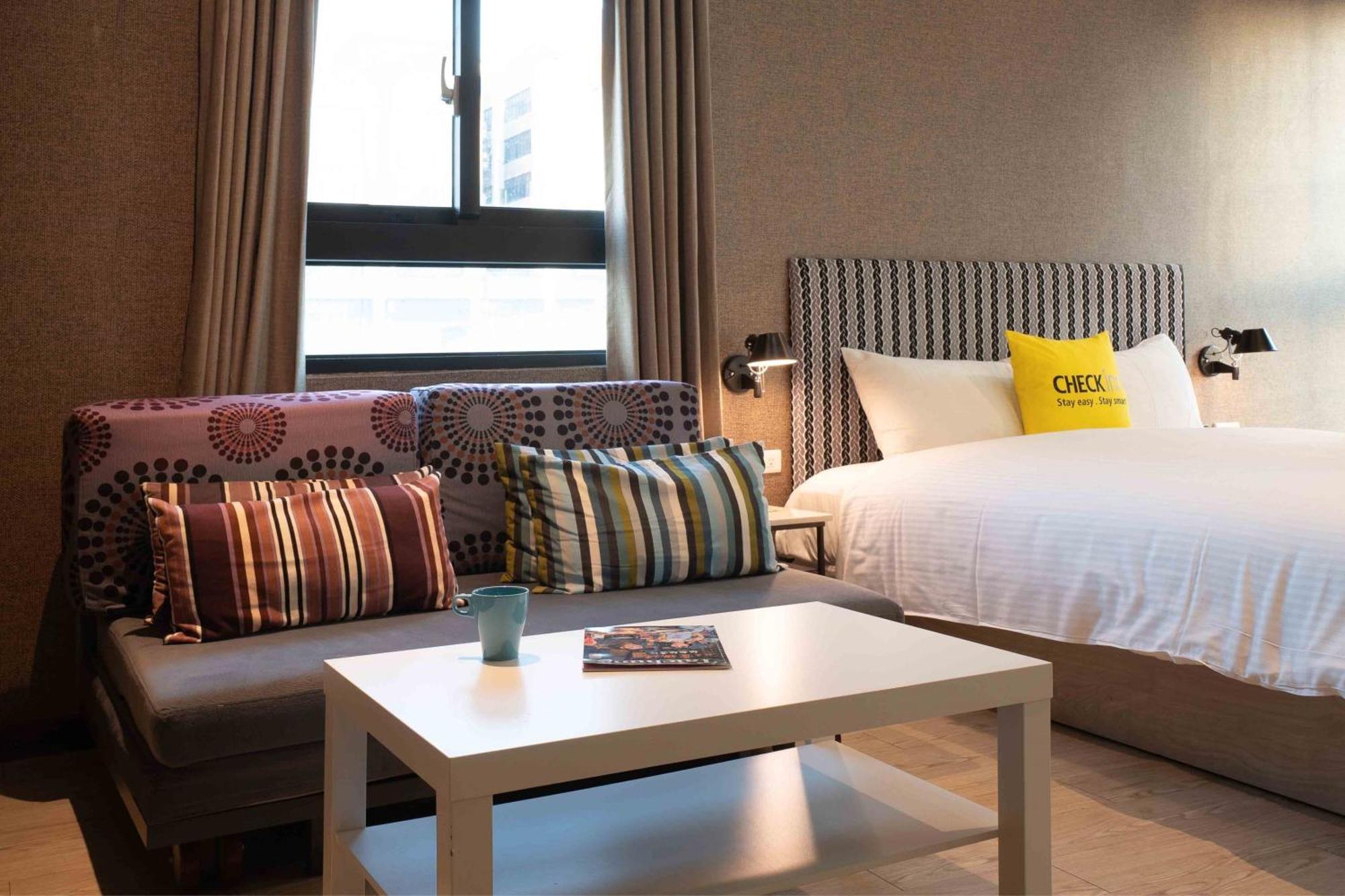 Check Inn Taichung Ziyou Екстер'єр фото