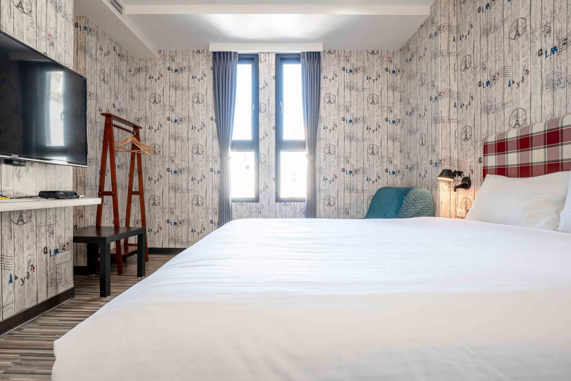 Check Inn Taichung Ziyou Екстер'єр фото