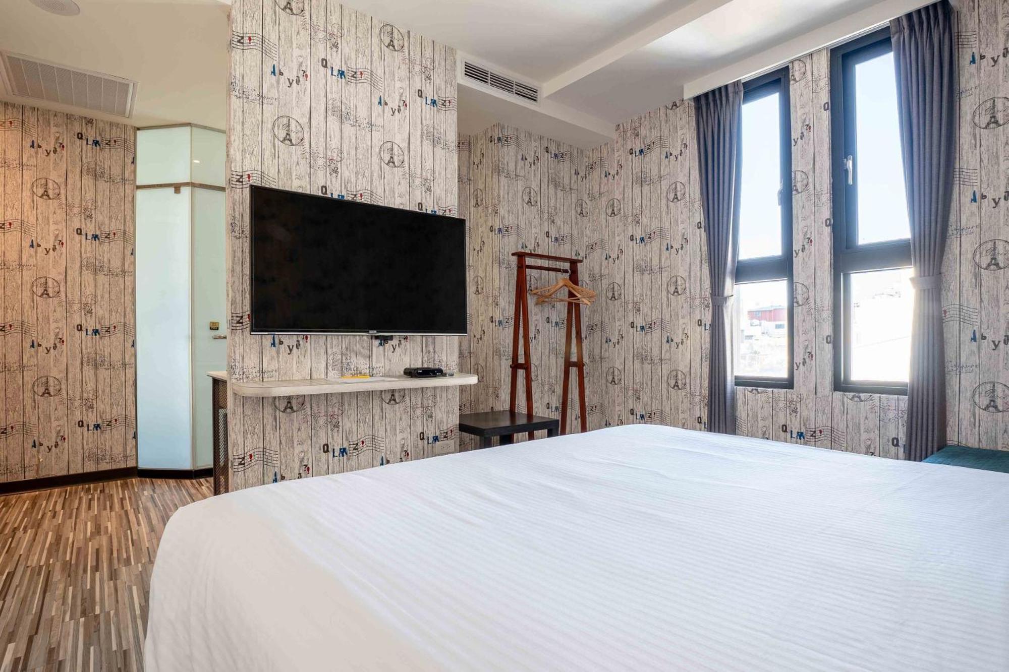 Check Inn Taichung Ziyou Екстер'єр фото