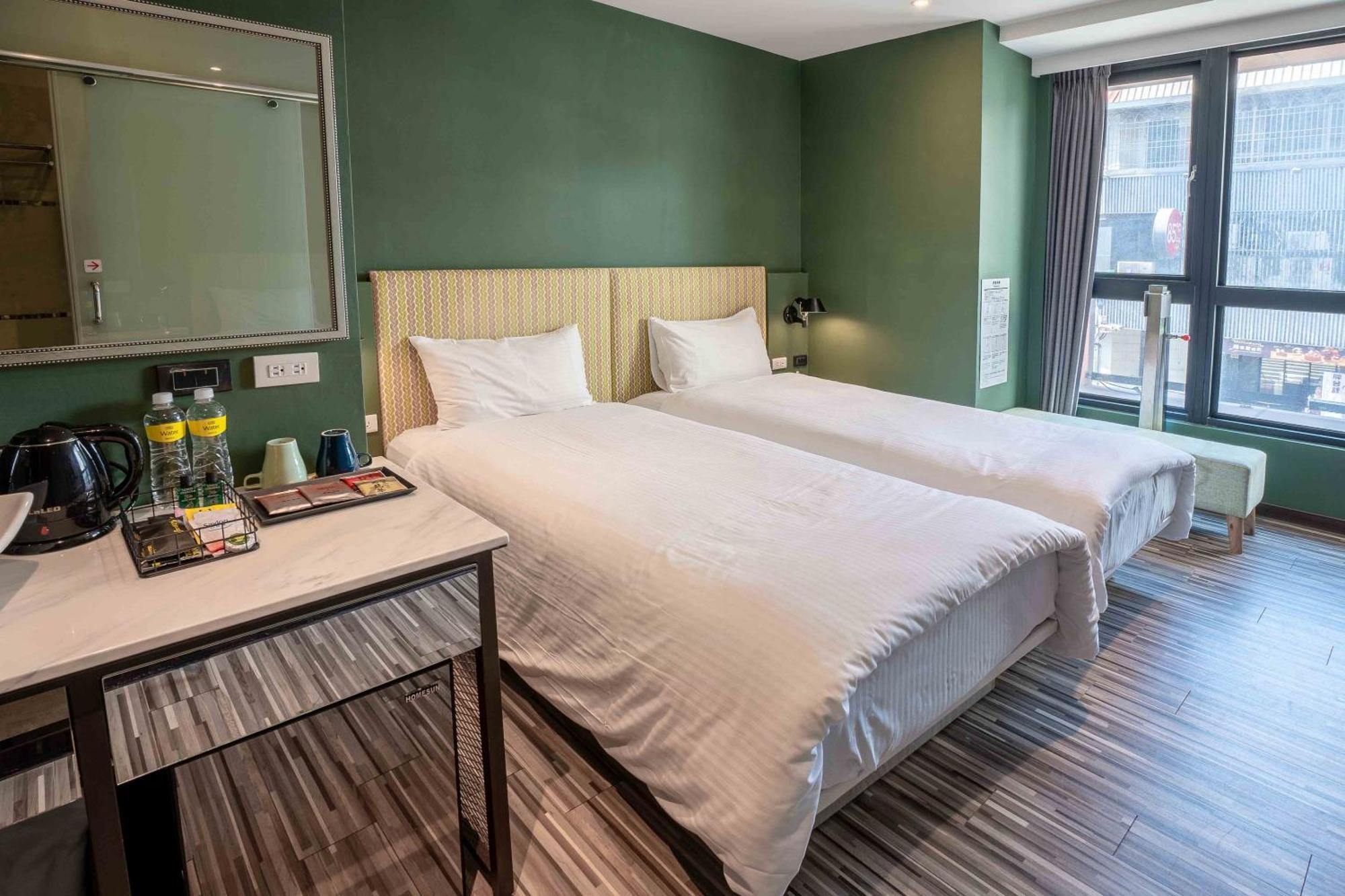 Check Inn Taichung Ziyou Екстер'єр фото