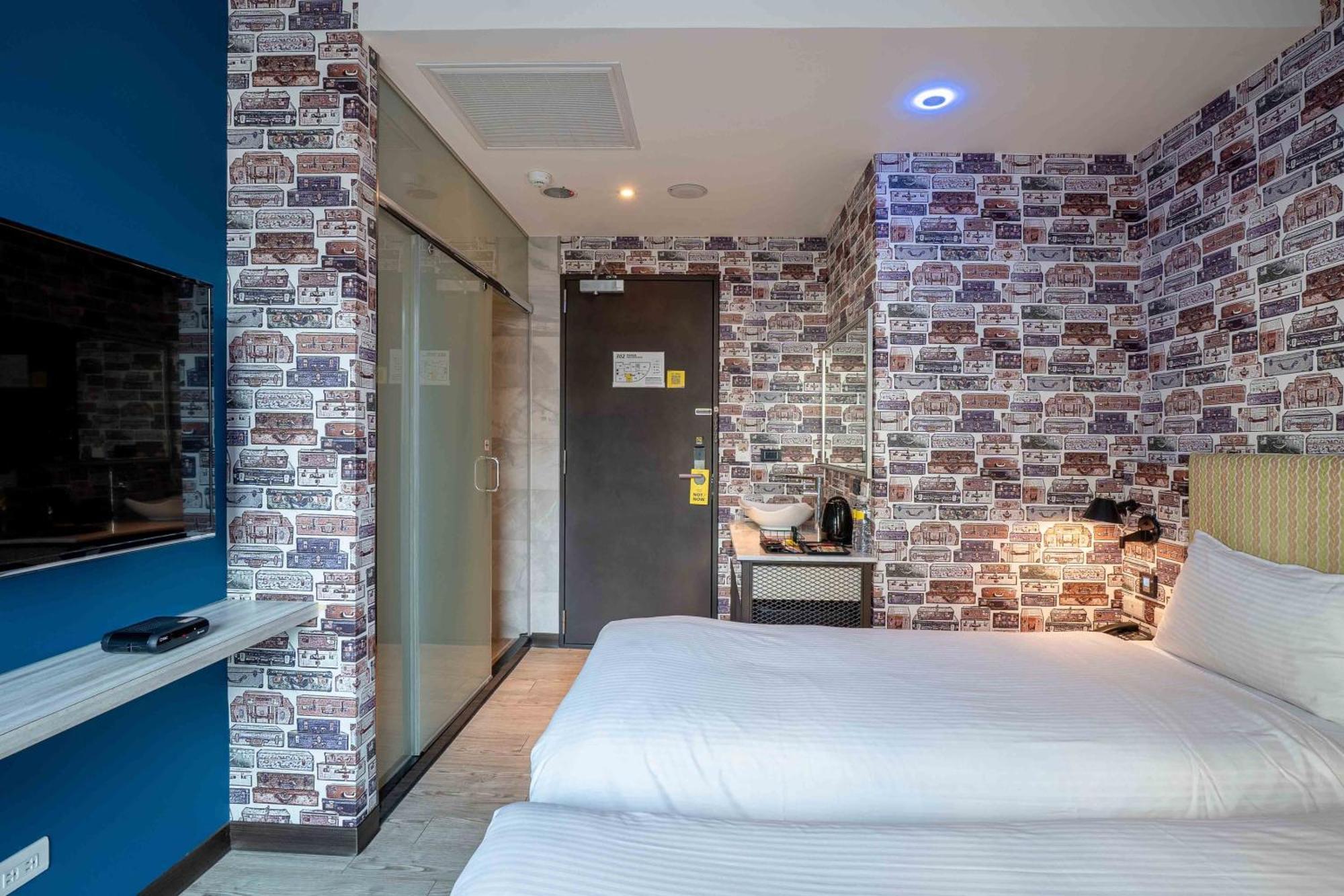 Check Inn Taichung Ziyou Екстер'єр фото