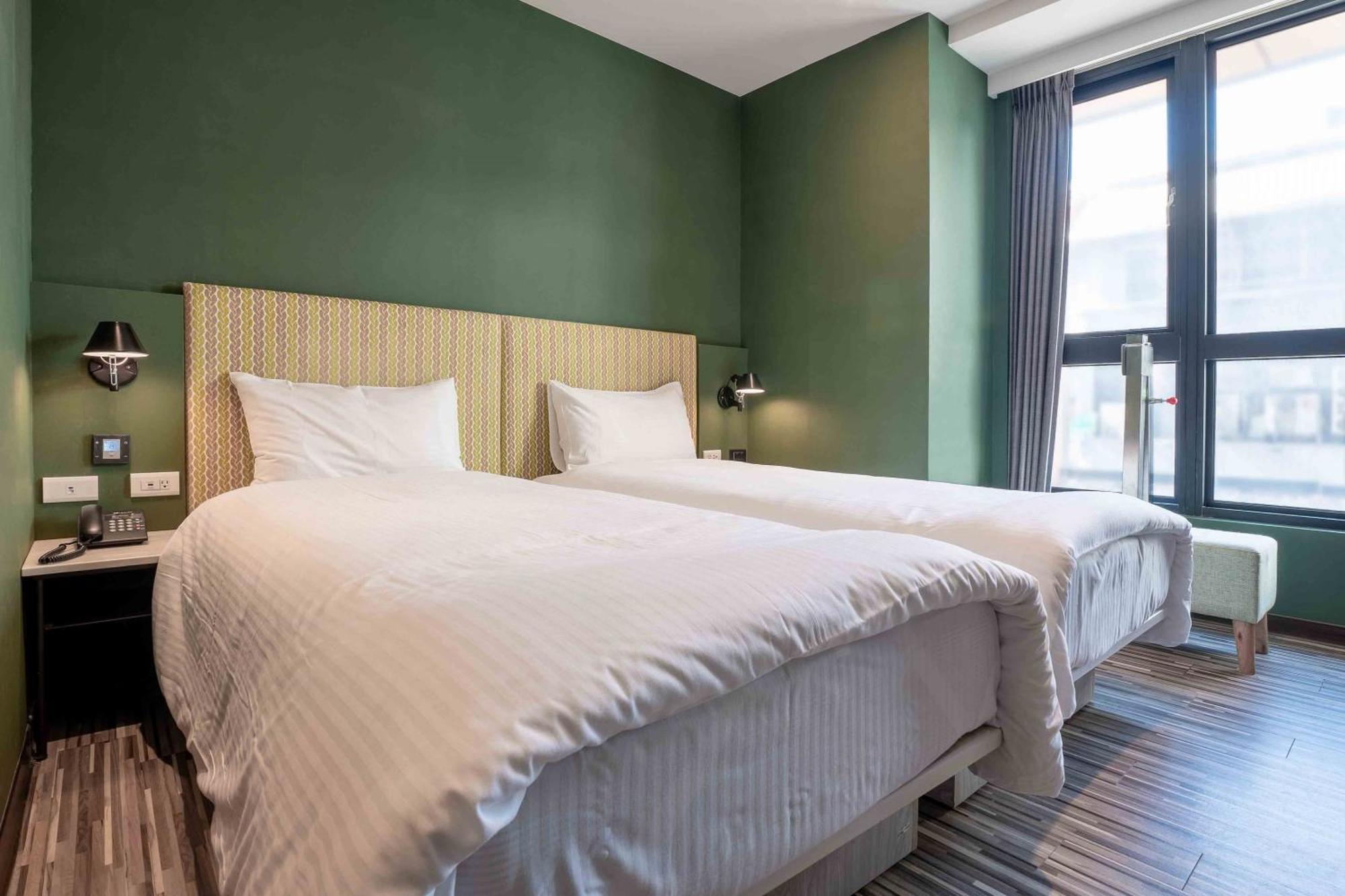 Check Inn Taichung Ziyou Екстер'єр фото