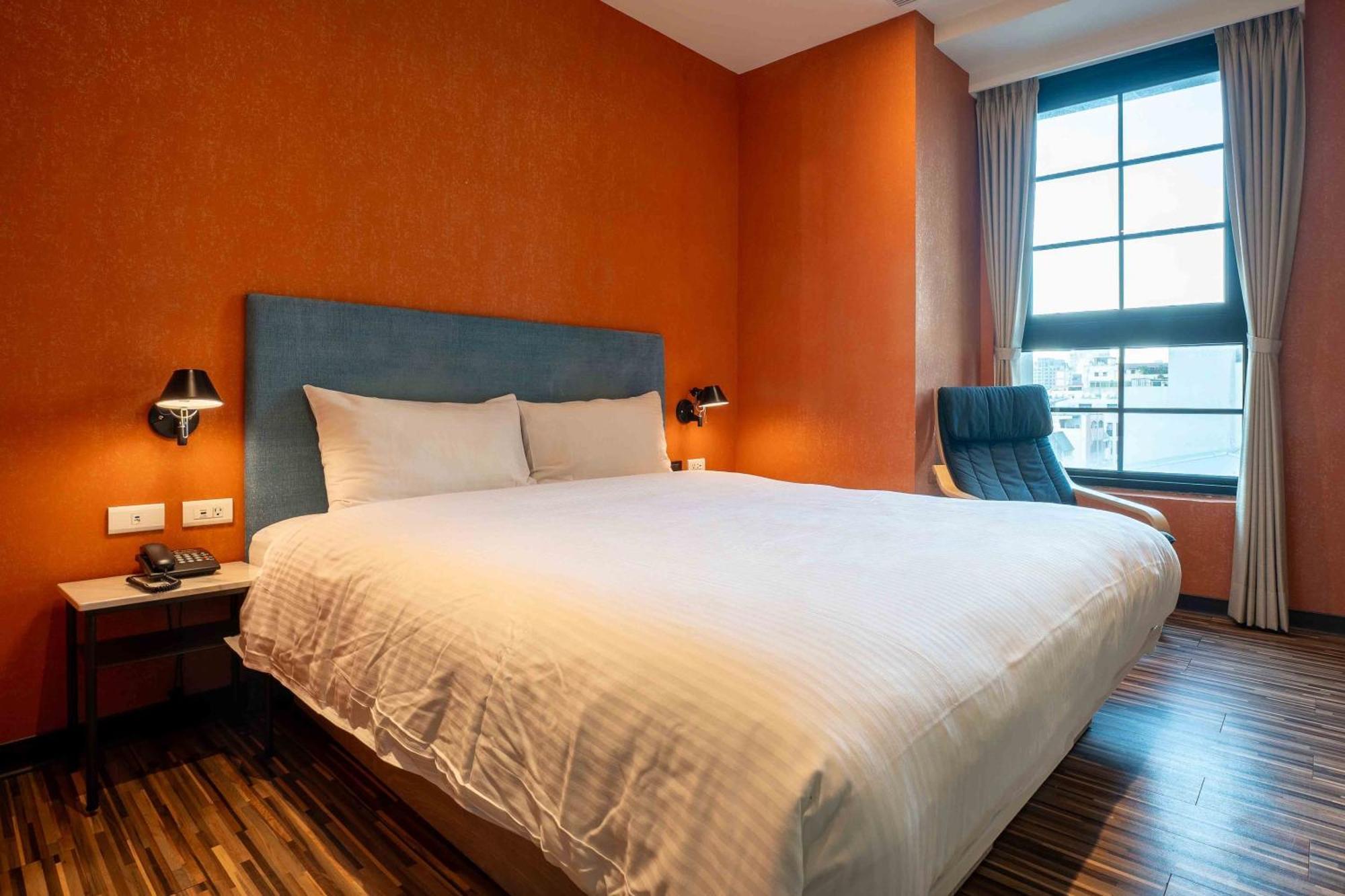Check Inn Taichung Ziyou Екстер'єр фото