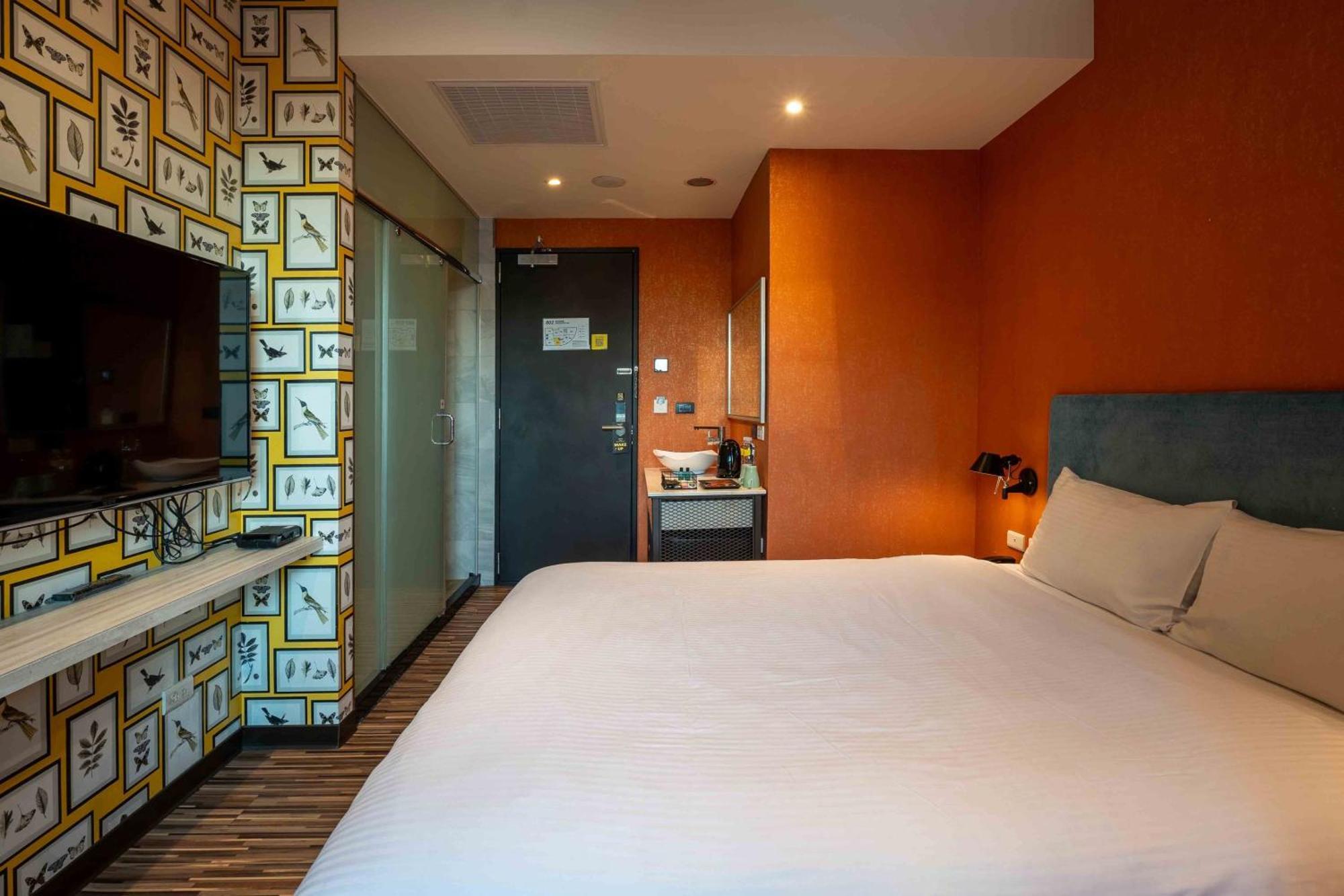 Check Inn Taichung Ziyou Екстер'єр фото