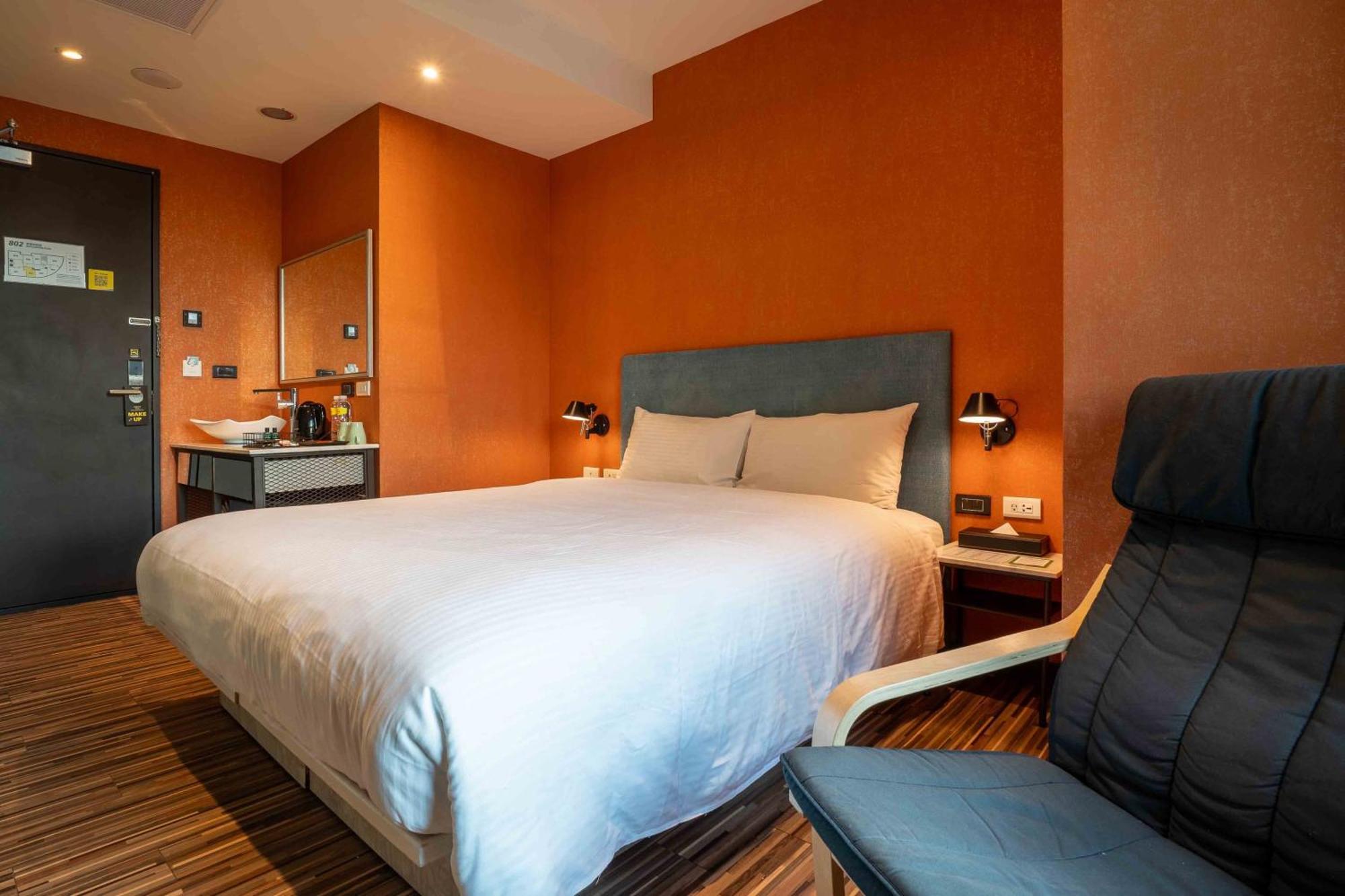 Check Inn Taichung Ziyou Екстер'єр фото