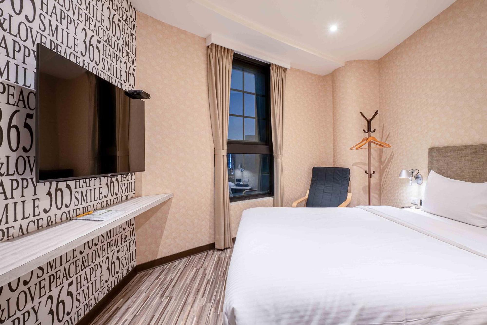 Check Inn Taichung Ziyou Екстер'єр фото