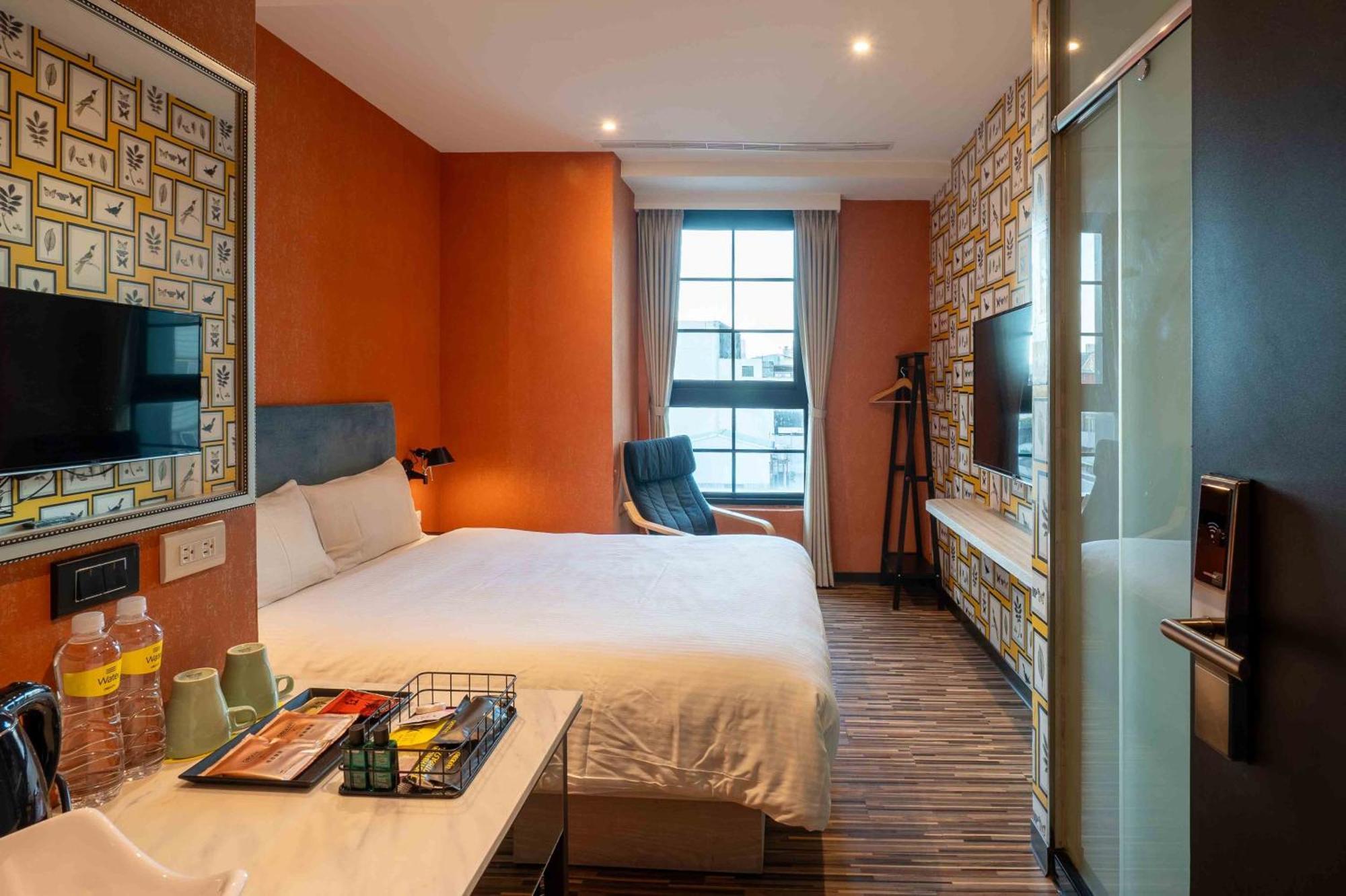 Check Inn Taichung Ziyou Екстер'єр фото