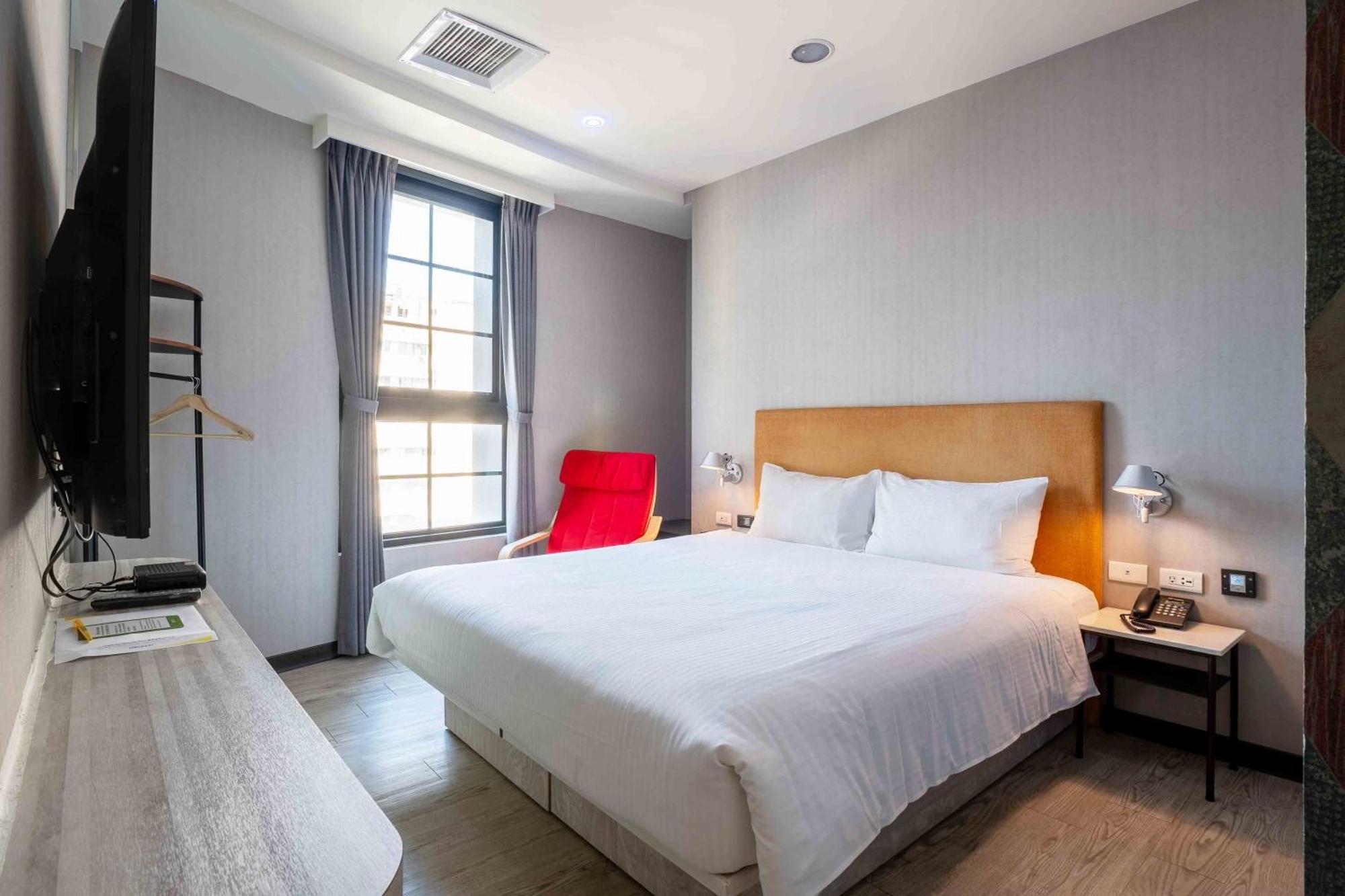 Check Inn Taichung Ziyou Екстер'єр фото