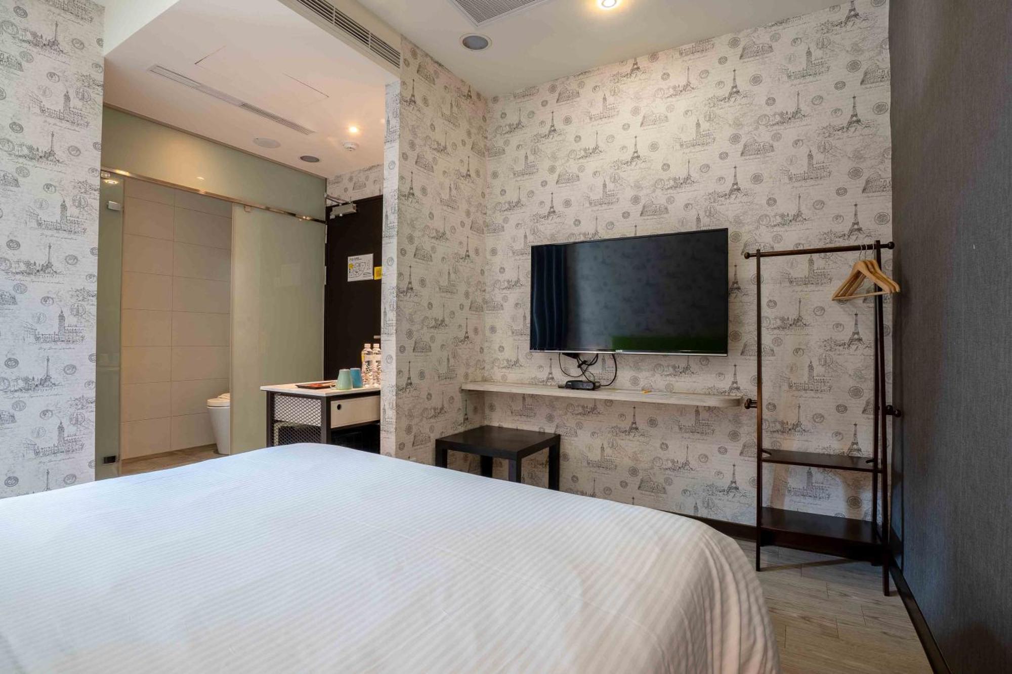Check Inn Taichung Ziyou Екстер'єр фото