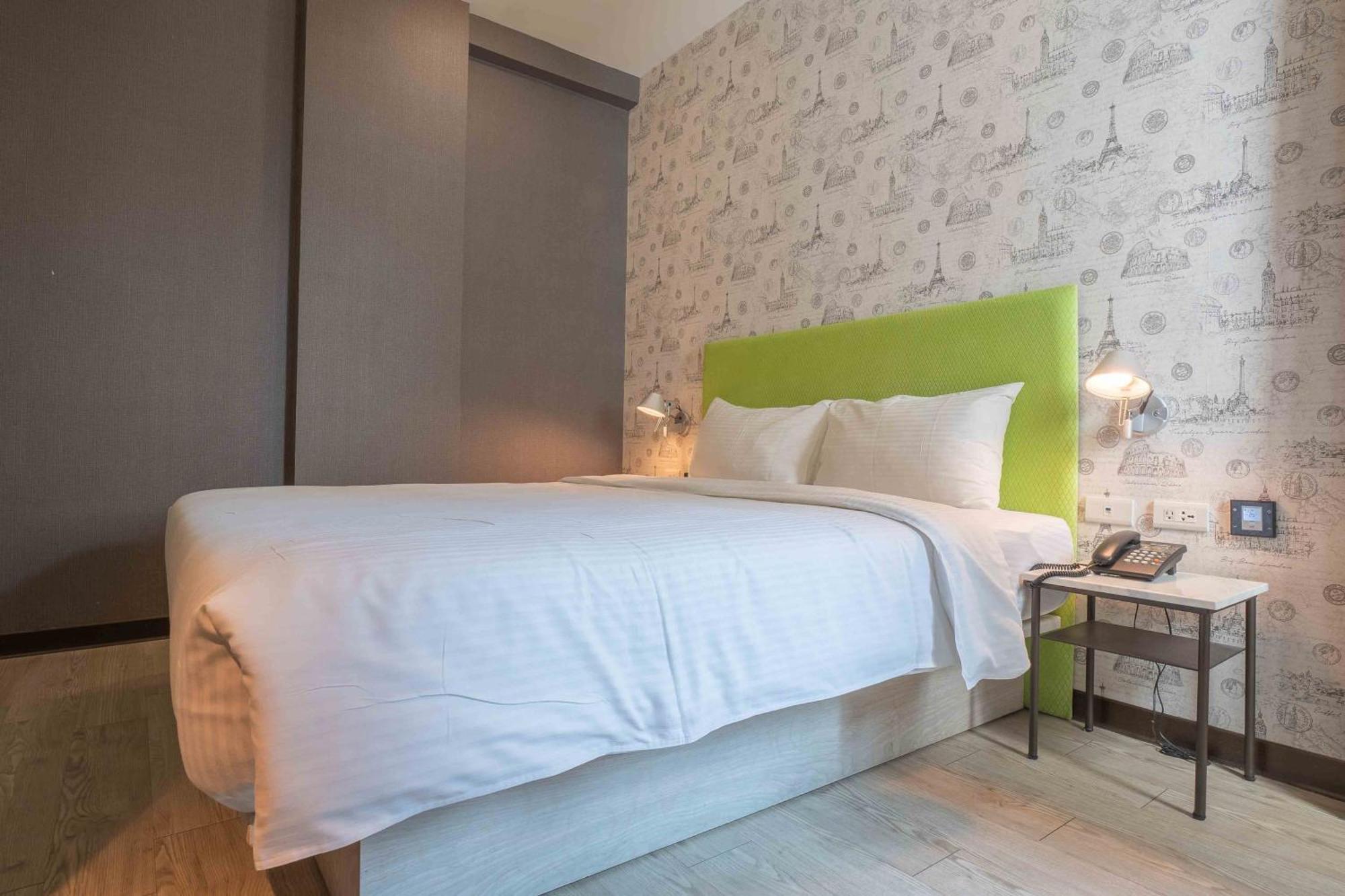 Check Inn Taichung Ziyou Екстер'єр фото