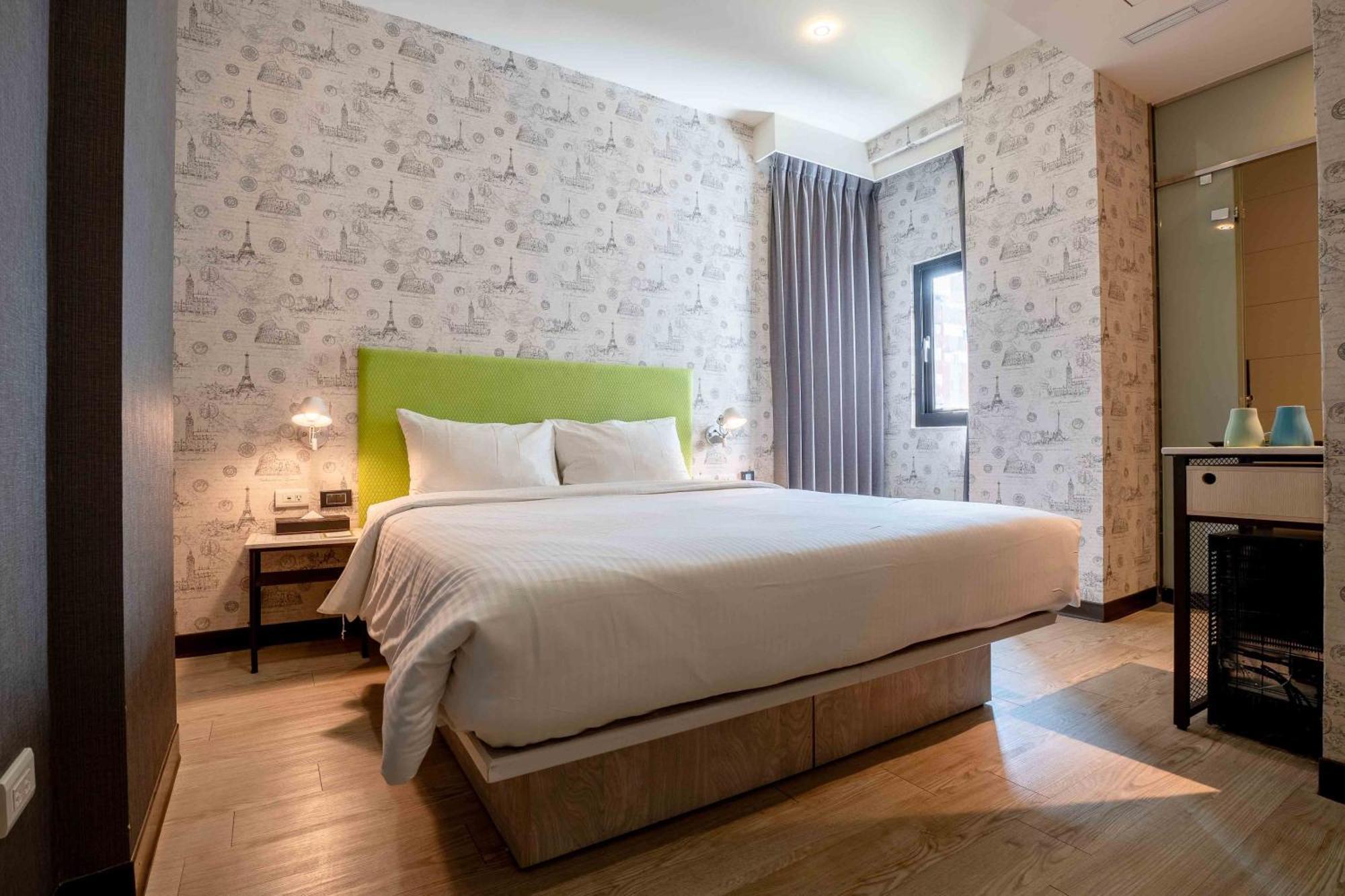 Check Inn Taichung Ziyou Екстер'єр фото