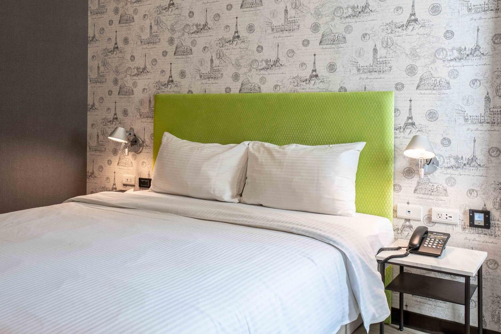 Check Inn Taichung Ziyou Екстер'єр фото