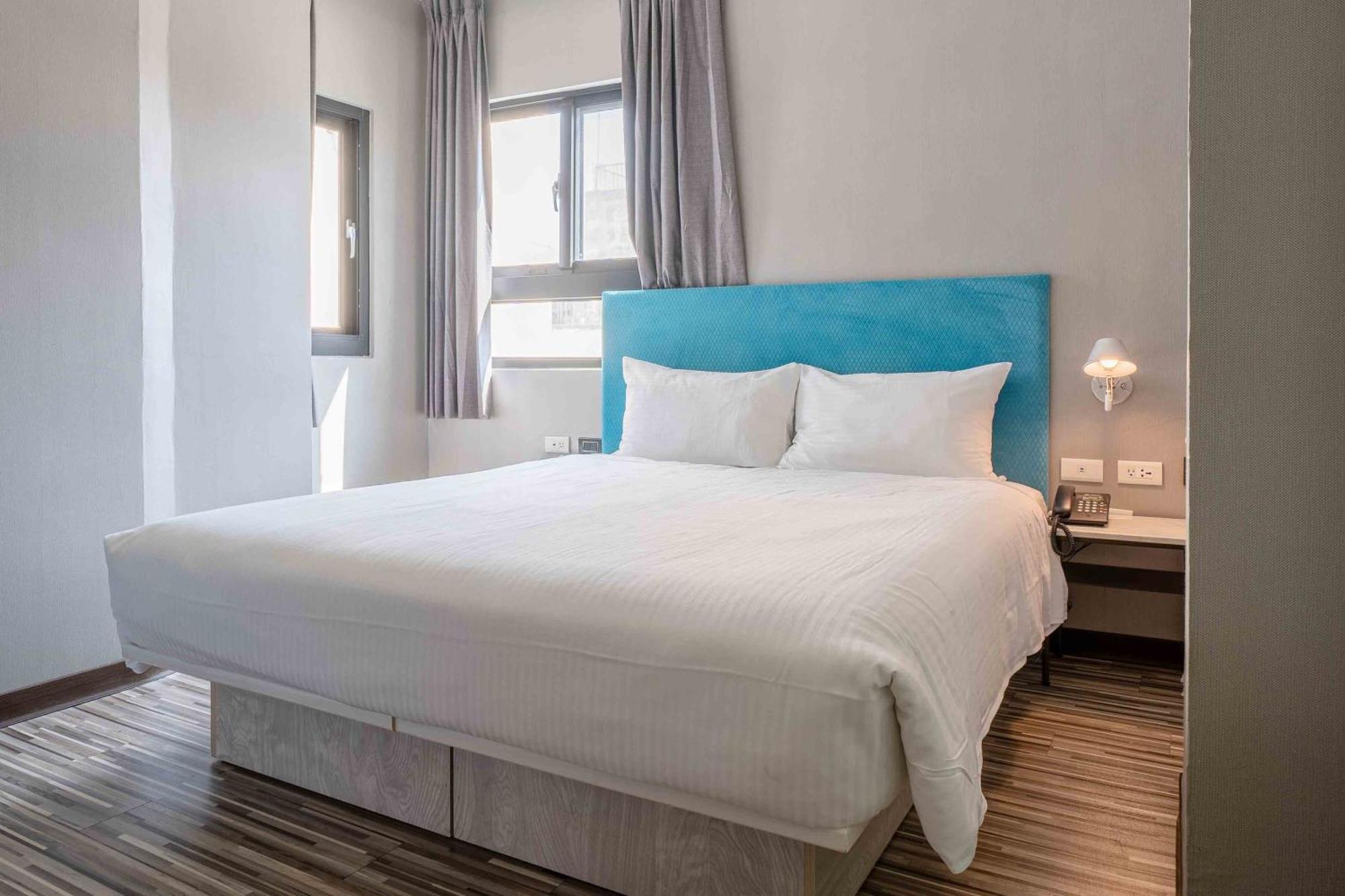 Check Inn Taichung Ziyou Екстер'єр фото