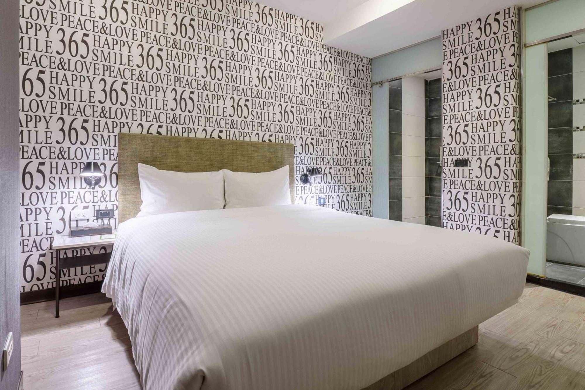 Check Inn Taichung Ziyou Екстер'єр фото