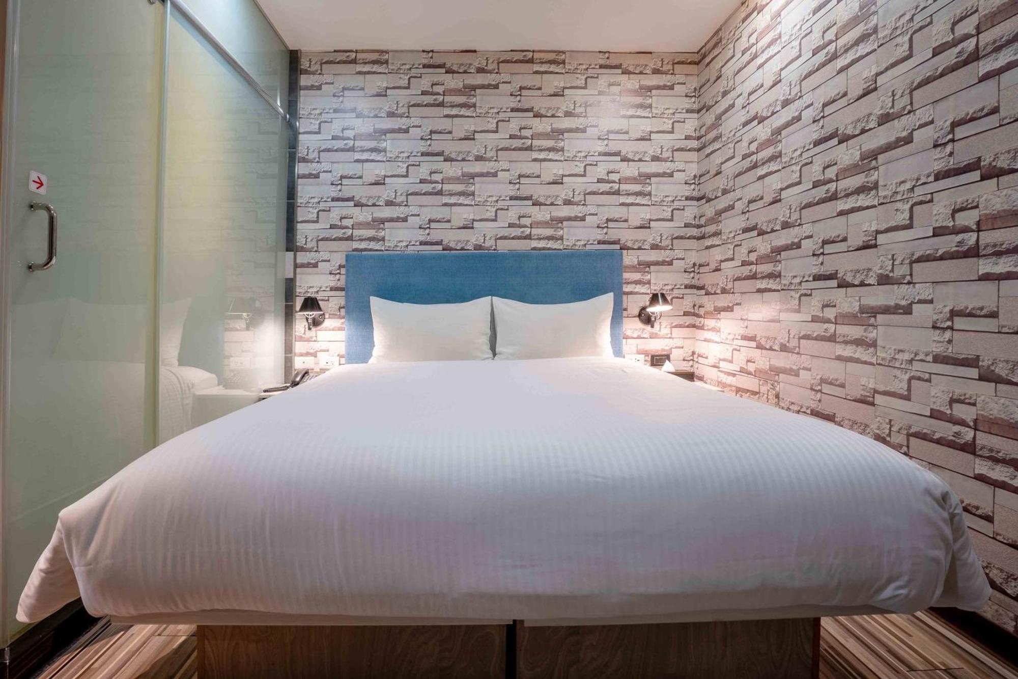 Check Inn Taichung Ziyou Екстер'єр фото