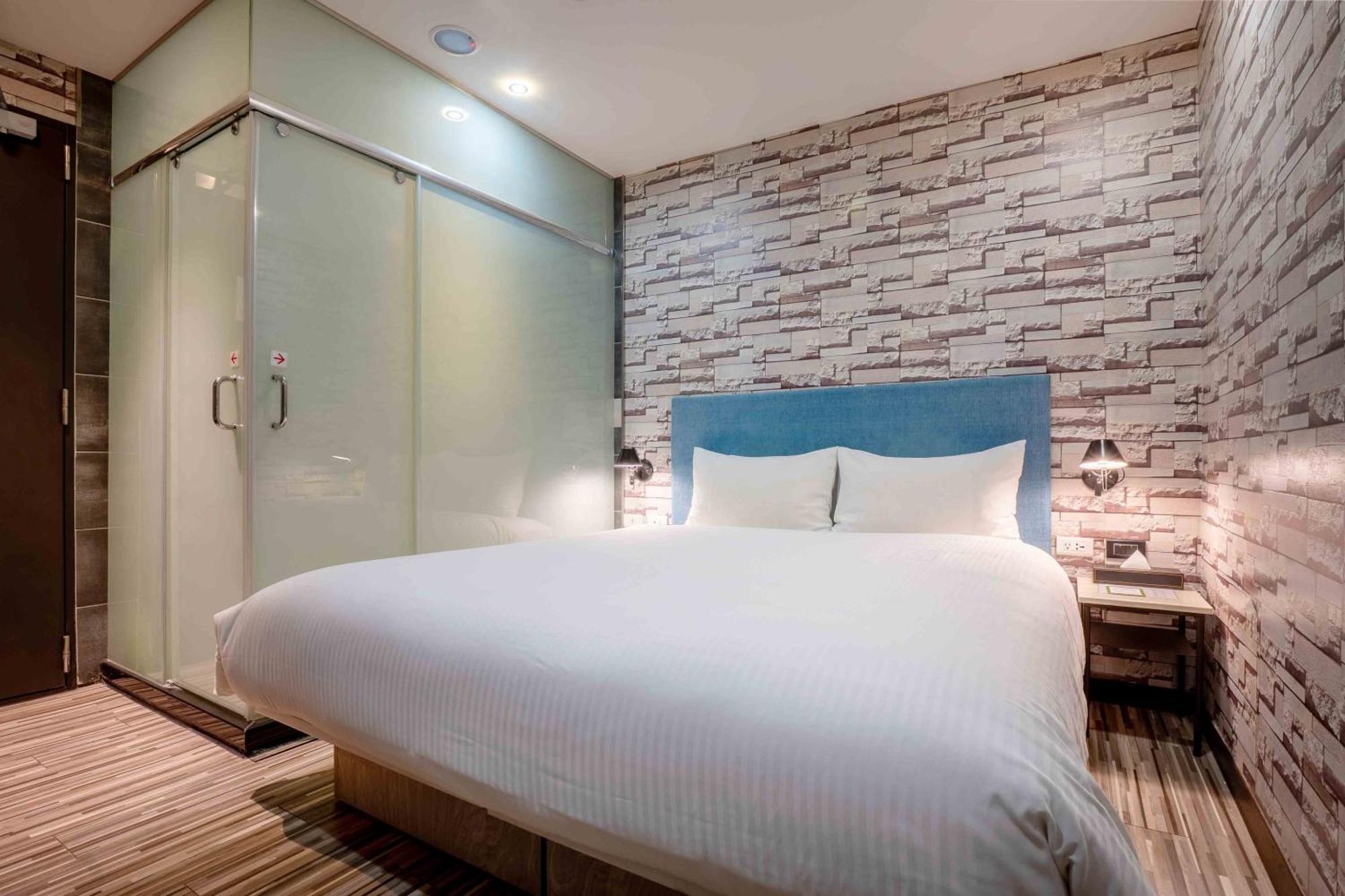 Check Inn Taichung Ziyou Екстер'єр фото