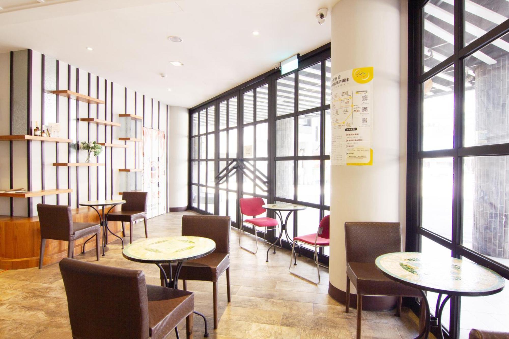 Check Inn Taichung Ziyou Екстер'єр фото