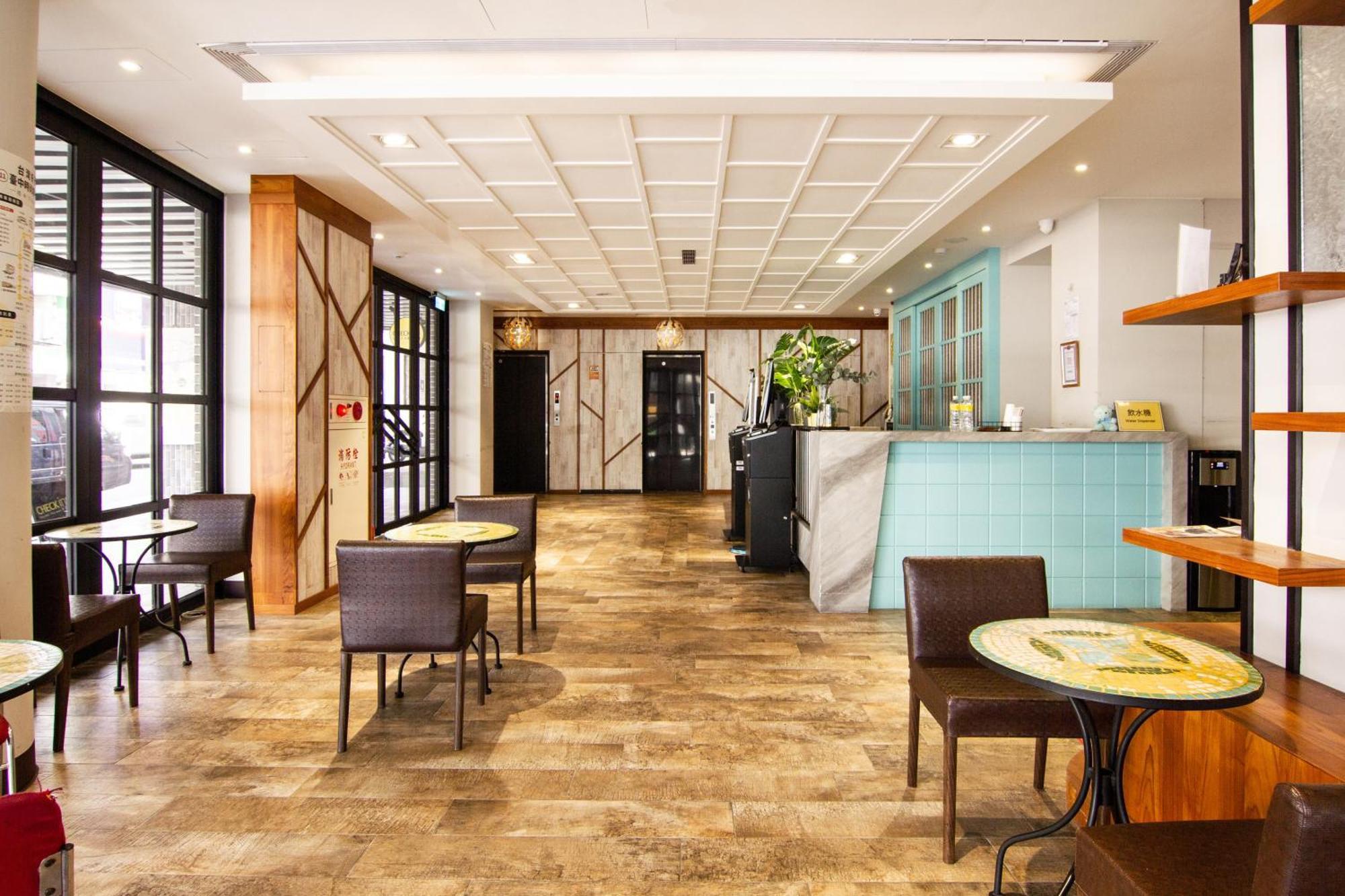 Check Inn Taichung Ziyou Екстер'єр фото