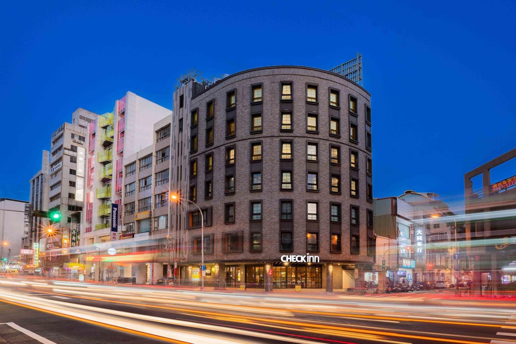 Check Inn Taichung Ziyou Екстер'єр фото