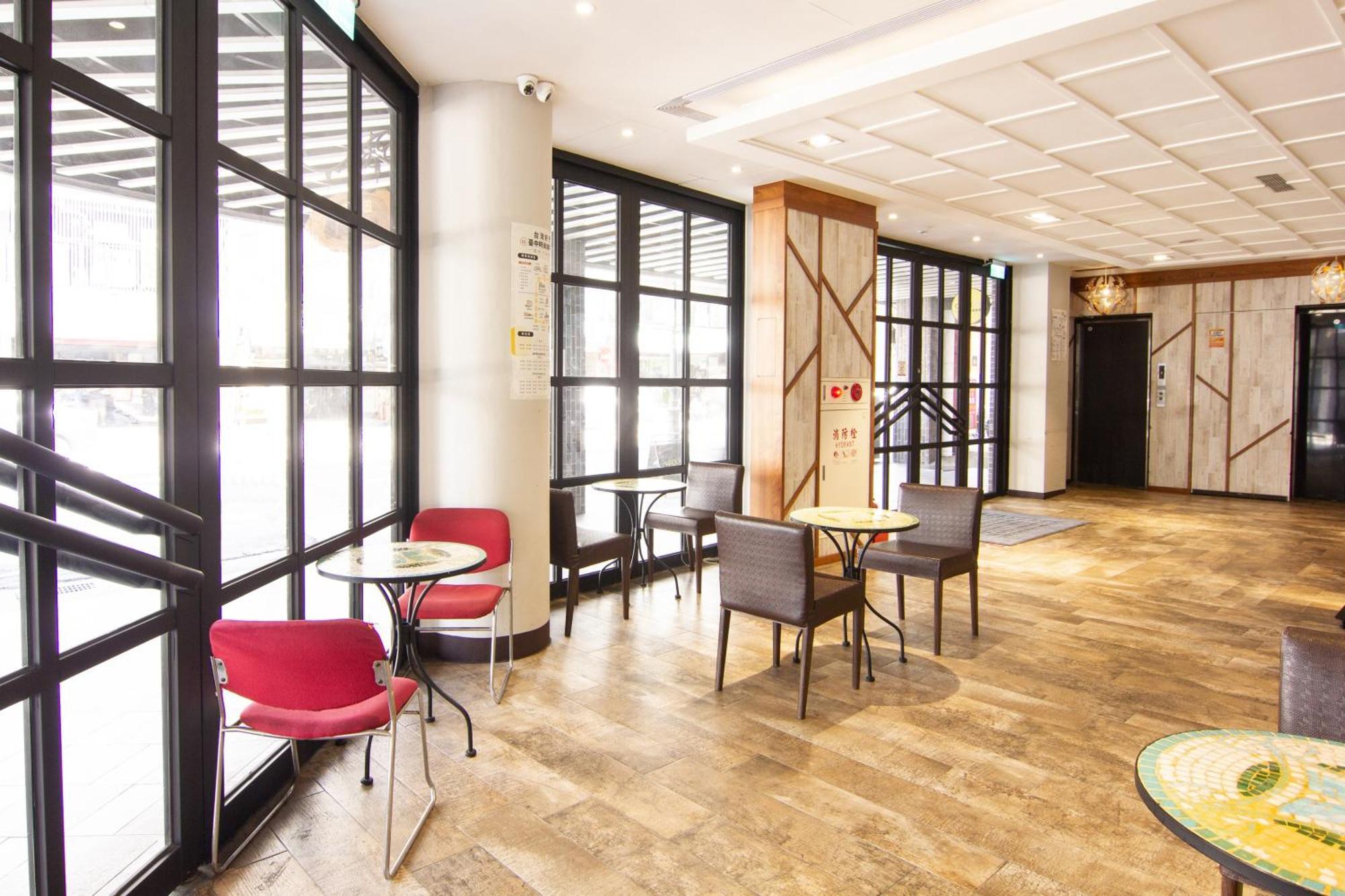 Check Inn Taichung Ziyou Екстер'єр фото