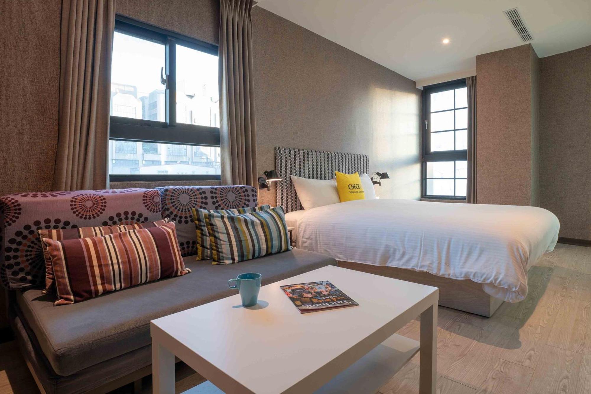 Check Inn Taichung Ziyou Екстер'єр фото